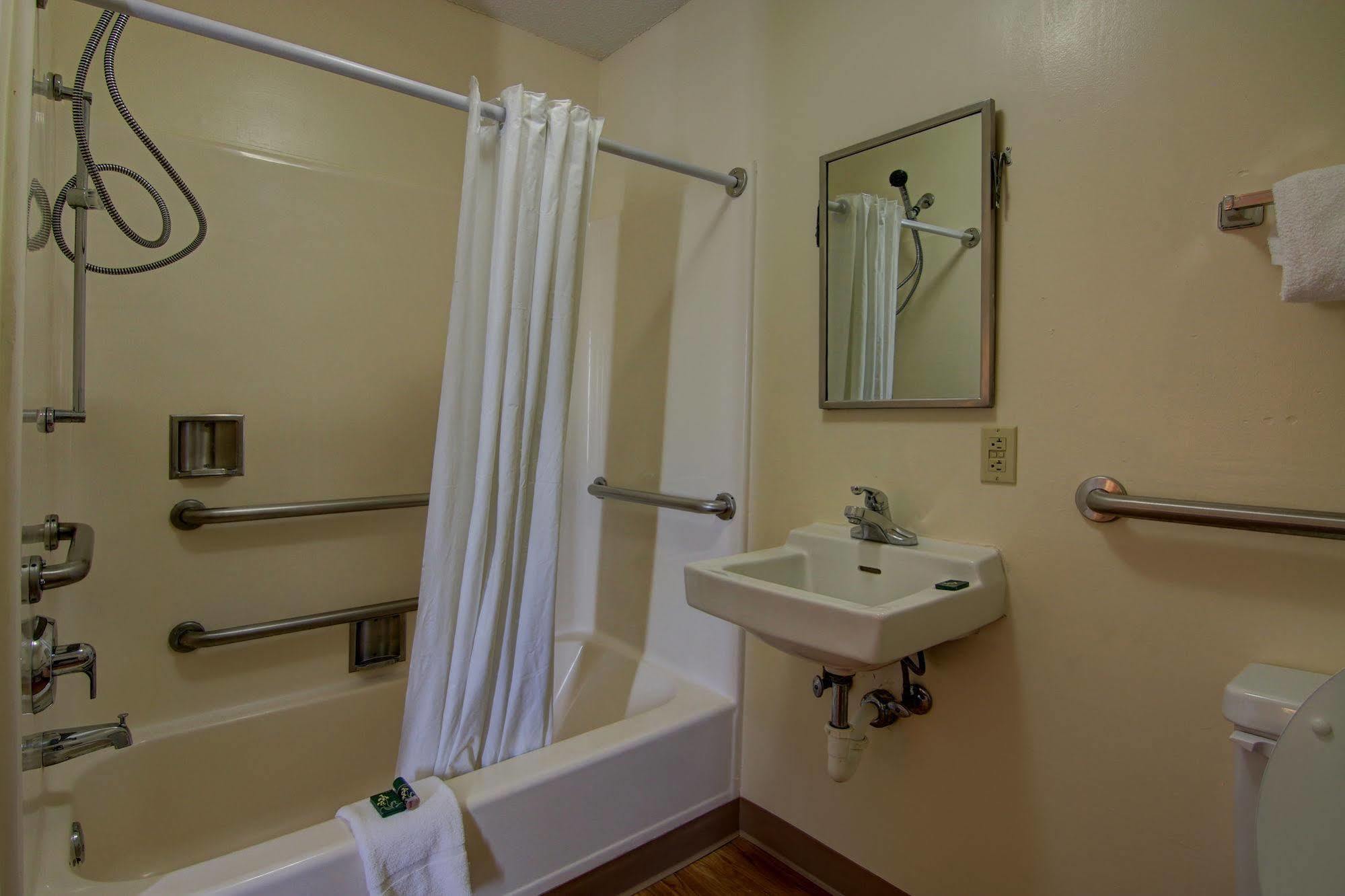Intown Suites Extended Stay Atlanta Ga - 斯内尔维尔 外观 照片